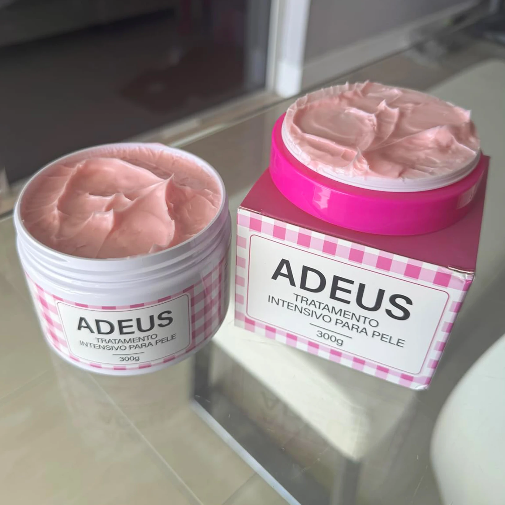 Crema Brasileña Adeus, Crema Intensiva Reafirmante, Hidratante y Suavizante, Crema para Estrías Rosadas con Árnica, Jengibre y Cafeína