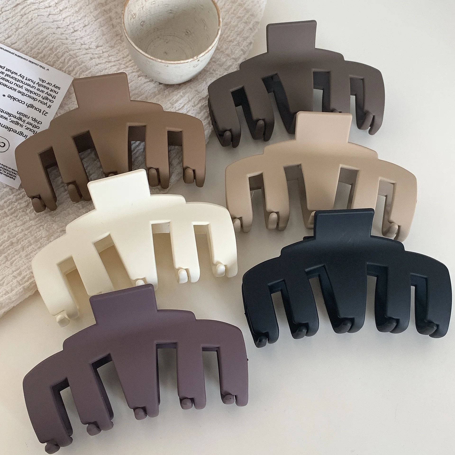 

Matte Geometric Shark Clip Hairpin Women's Stylish Hairdressing Tool Simple Back of Head Accessory for Thick Hair