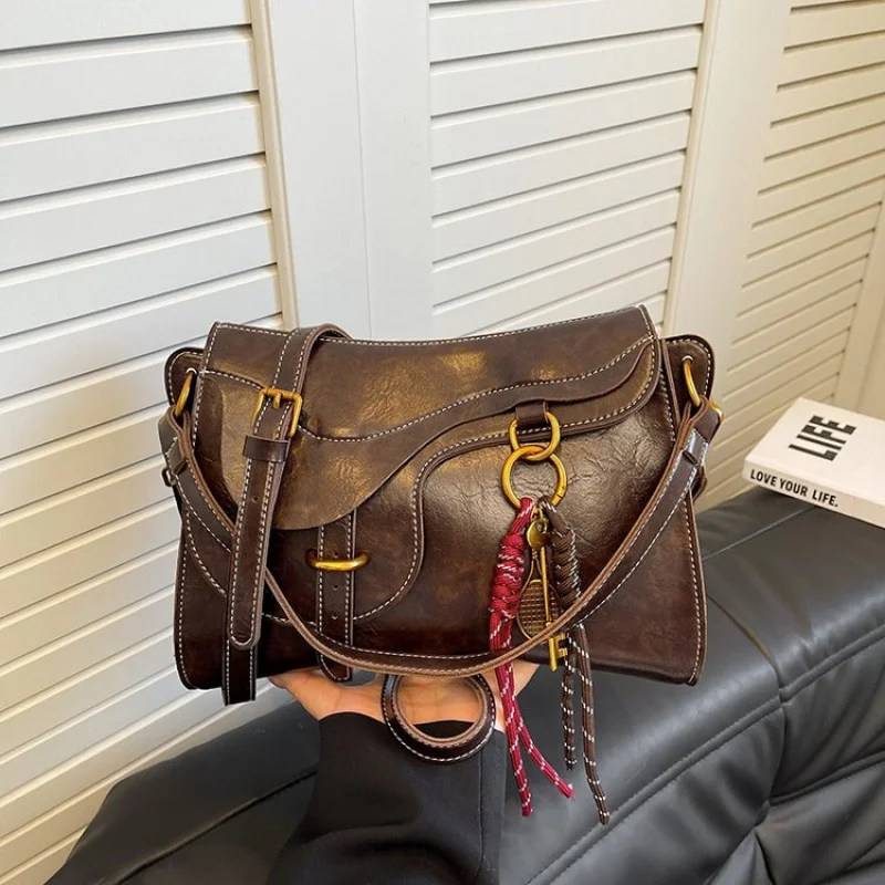 

Premium Minimalist Clutch Handbag For Commuter Leisure With Vintage Fashion Leather And Large Capacity Chic