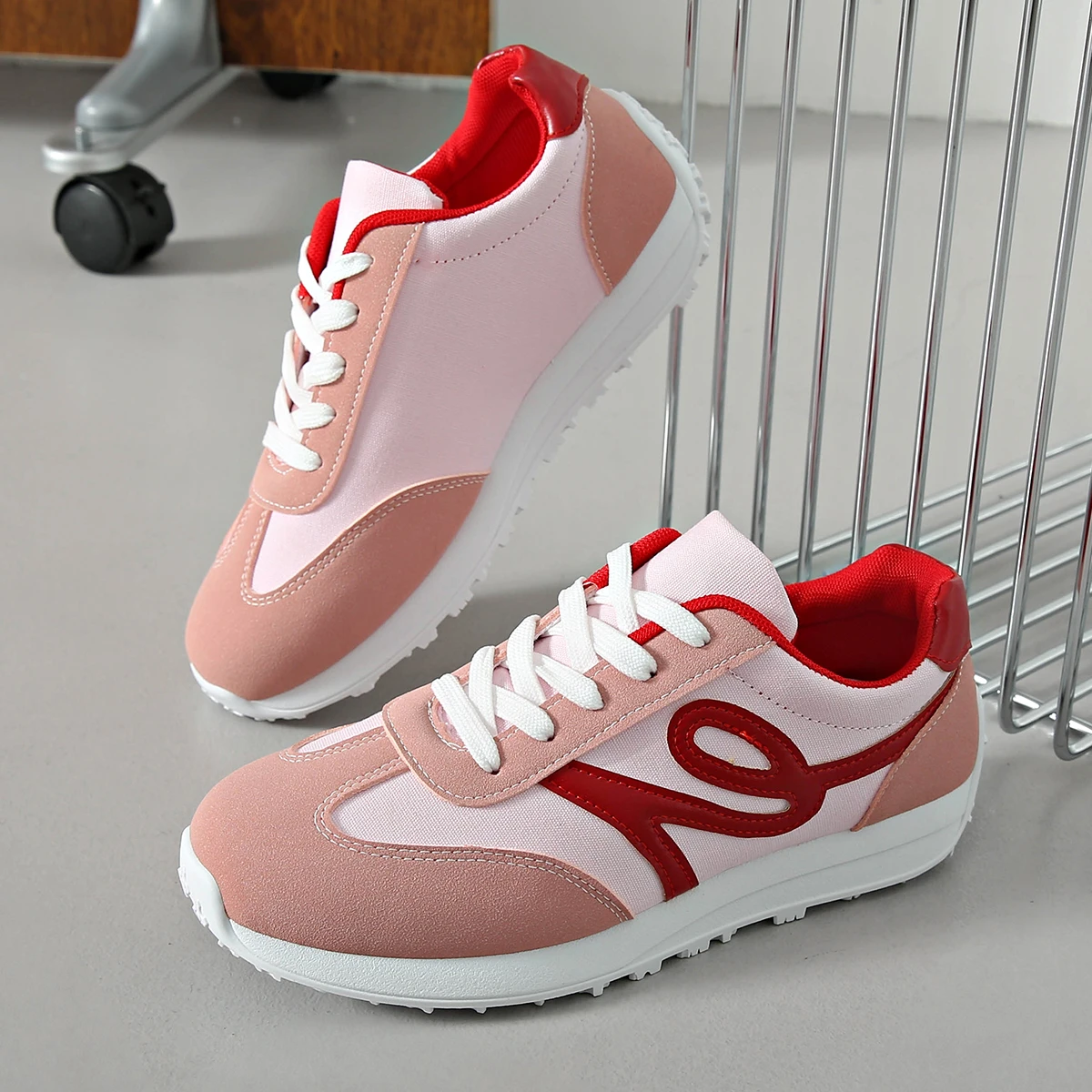 

Fashion Striped Women's Lightweight Sneakers Soft Sole Casual Sports Shoes Woman Spring Autumn Lace Up Sneakers