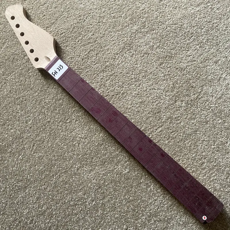 

FN213 Fingerboard Damaged Unfinished ST Guitar Neck Maple+Rosewood No Frets Tremolo Model for 6 String Electric Guitar DIY