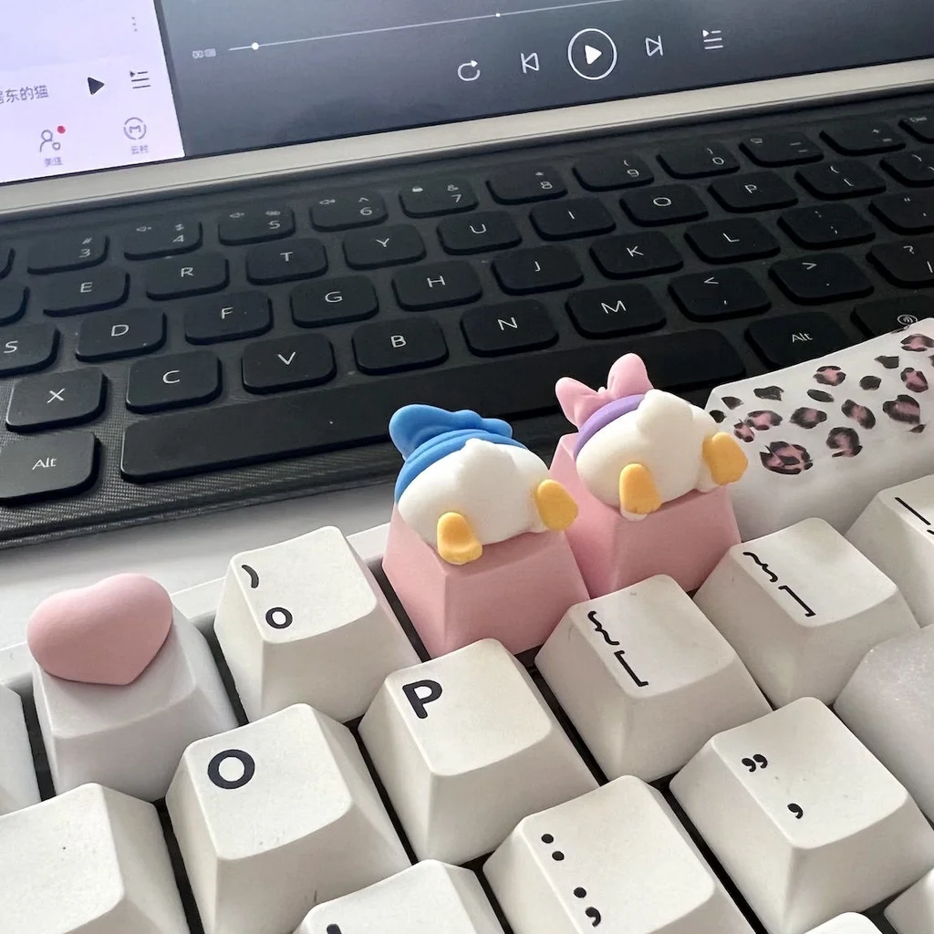 

Handmade Disney Daisy Duck Donald Duck Keycaps for Mechanical Keyboard Cartoon Single Keycaps