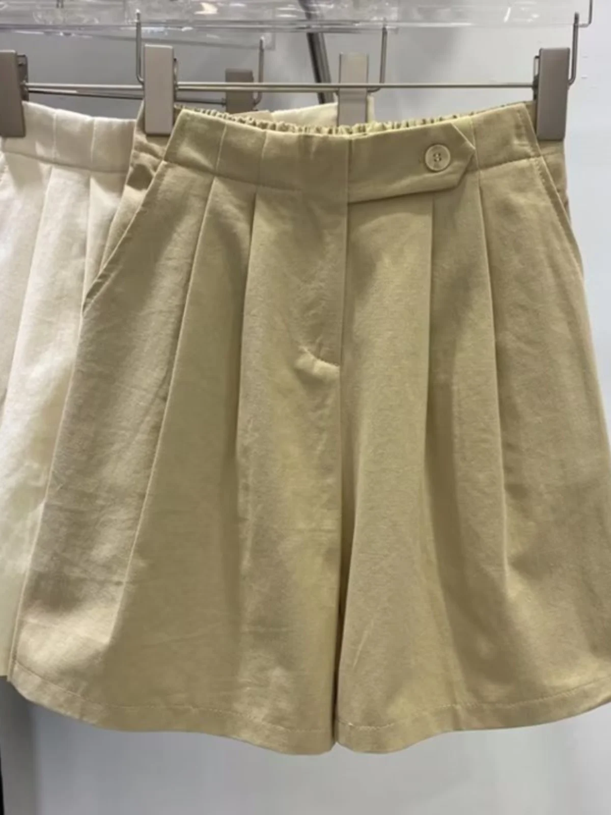 

Широкие брюки цвета хаки с высокой талией, женские большие размеры, груша, боди в Корейском стиле, летние повседневные свободные утягивающие брюки пять четвертей...