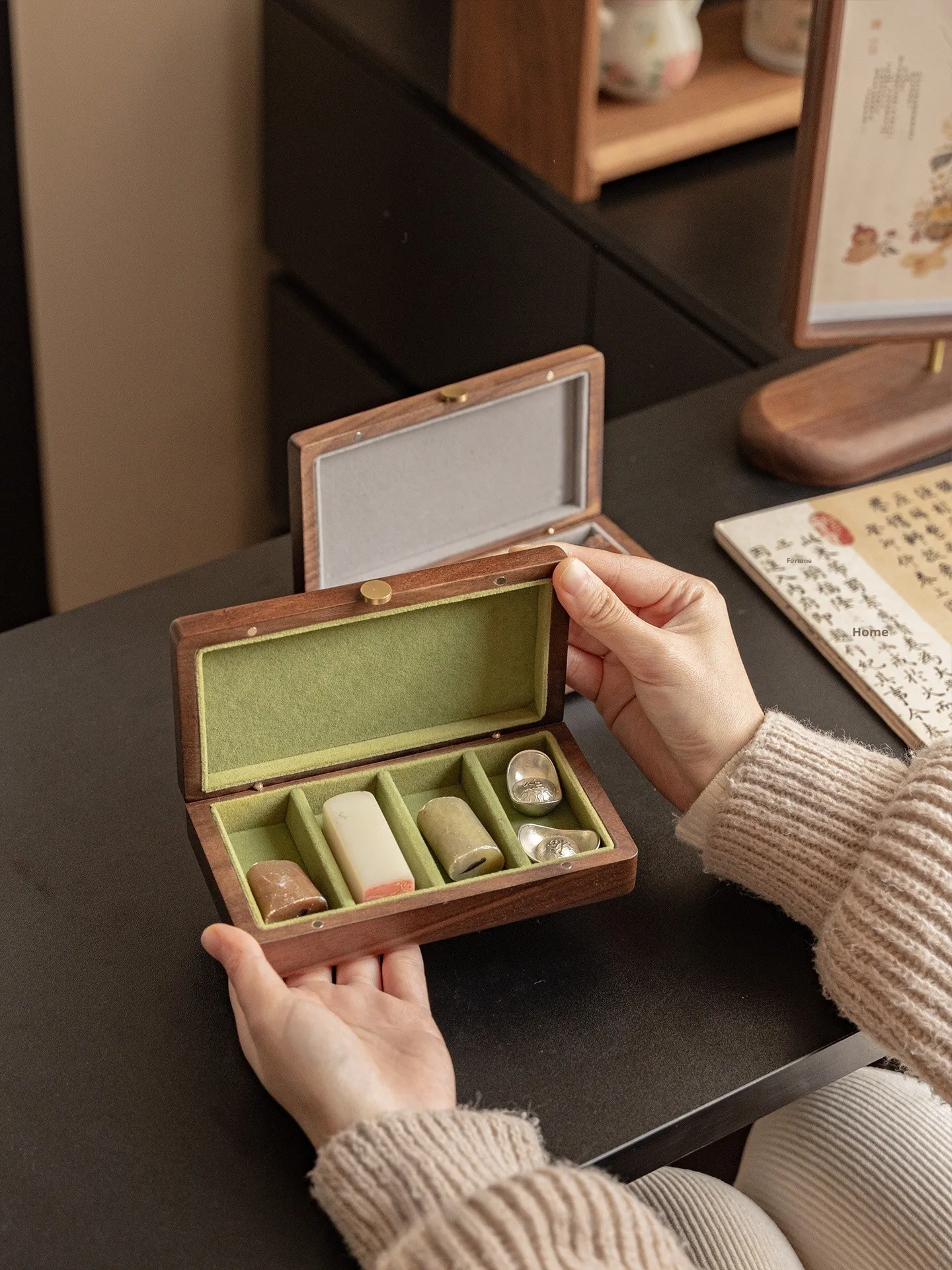 

Портативный деревянный органайзер для хранения на 4 идентификатора с внутренней прокладкой, предотвращающей удары, в китайском стиле, для рабочего стола