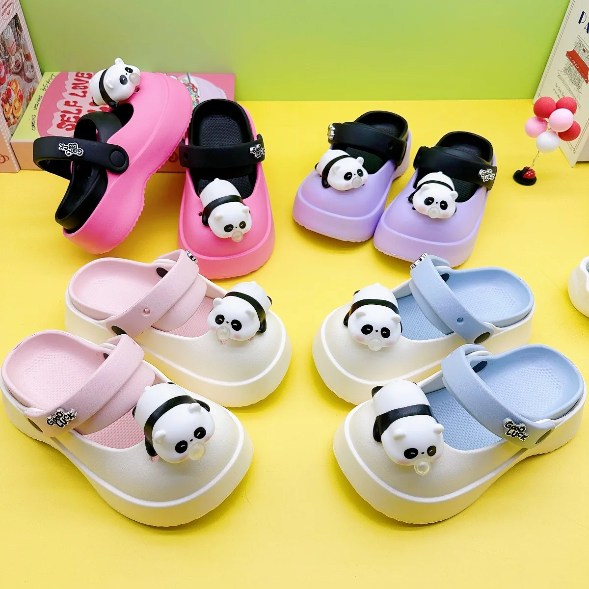 

New Cartoon Bubble Panda Girls' Clogs for Outdoor Wear, Fashionable Slippers, Non-Slip Height-Increasing Closed-Toe Shoes 600