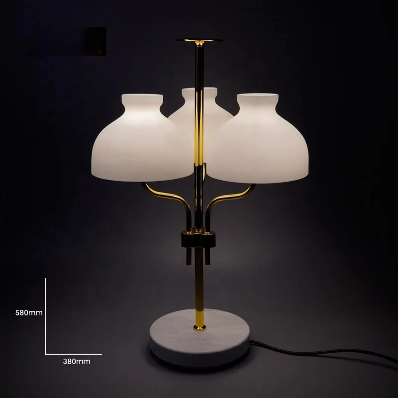 Lámpara de mesa de mármol con cubierta de vidrio simple nórdica, lámpara de mesa dorada para hotel, sala de estar y dormitorio