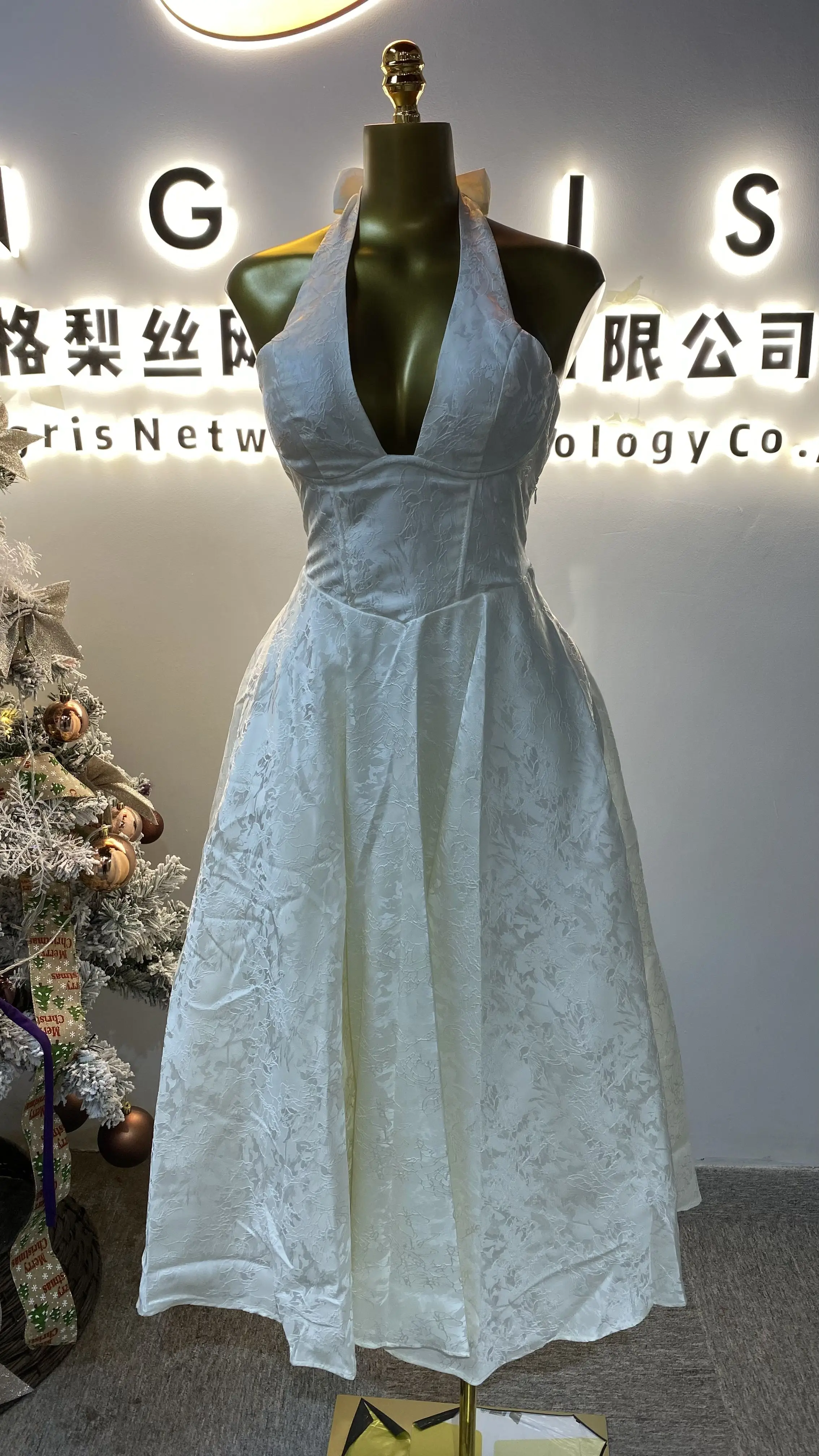 

High Quality Jacquard Boucle Camisole V-Neck Backless Sleeveless Lace Long Elegant Midi Evening Dress for Women-GZXX004