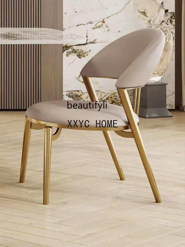 Tavolo da pranzo in lamiera di pietra Tavolo da pranzo rettangolare semplice moderno di lusso leggero Tavolo da pranzo e sedia modello di design per la casa