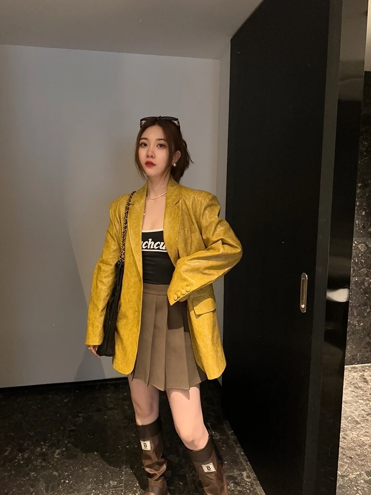 Abito primaverile in pelle gialla retrò americana 2025 Giacca da abito in PU stile avanzato e casual Temperamento da pendolarismo da donna