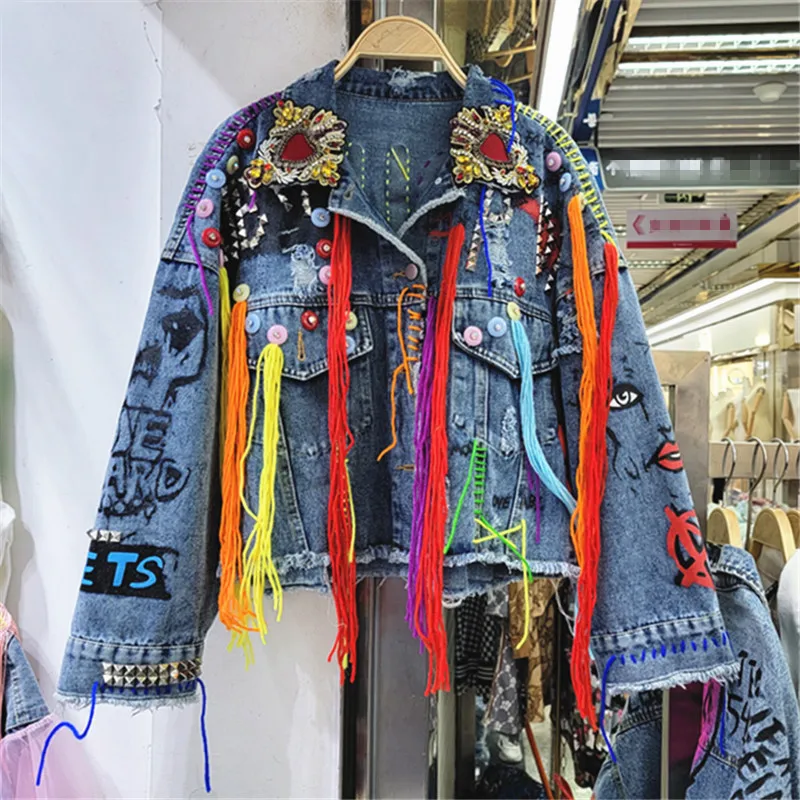 

Rivet Letter Graffiti Print Holes Denim Jacket Women Diamonds Cowboy Loose Short Big Pocket Hem Frayed Denim Jacket Coat Female