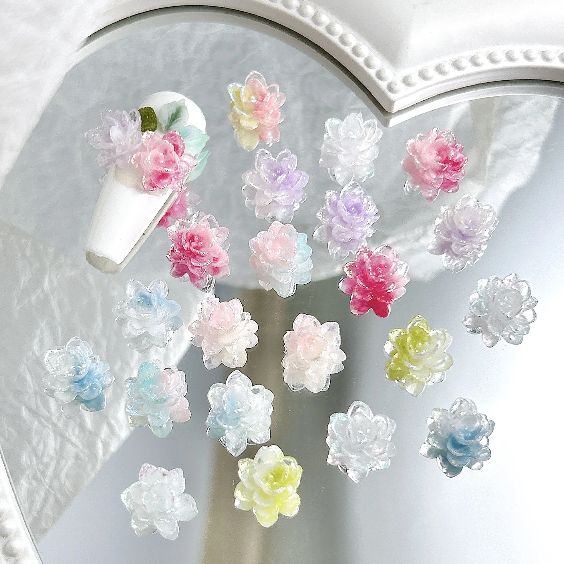 30PCS ใหม่ Creative Dreamy Soft Lotus เรซิ่นเล็บ Charms 3D ส่องสว่างสีสันหวาน Blossoms ตกแต่งเล็บสําหรับ DIY เล็บ