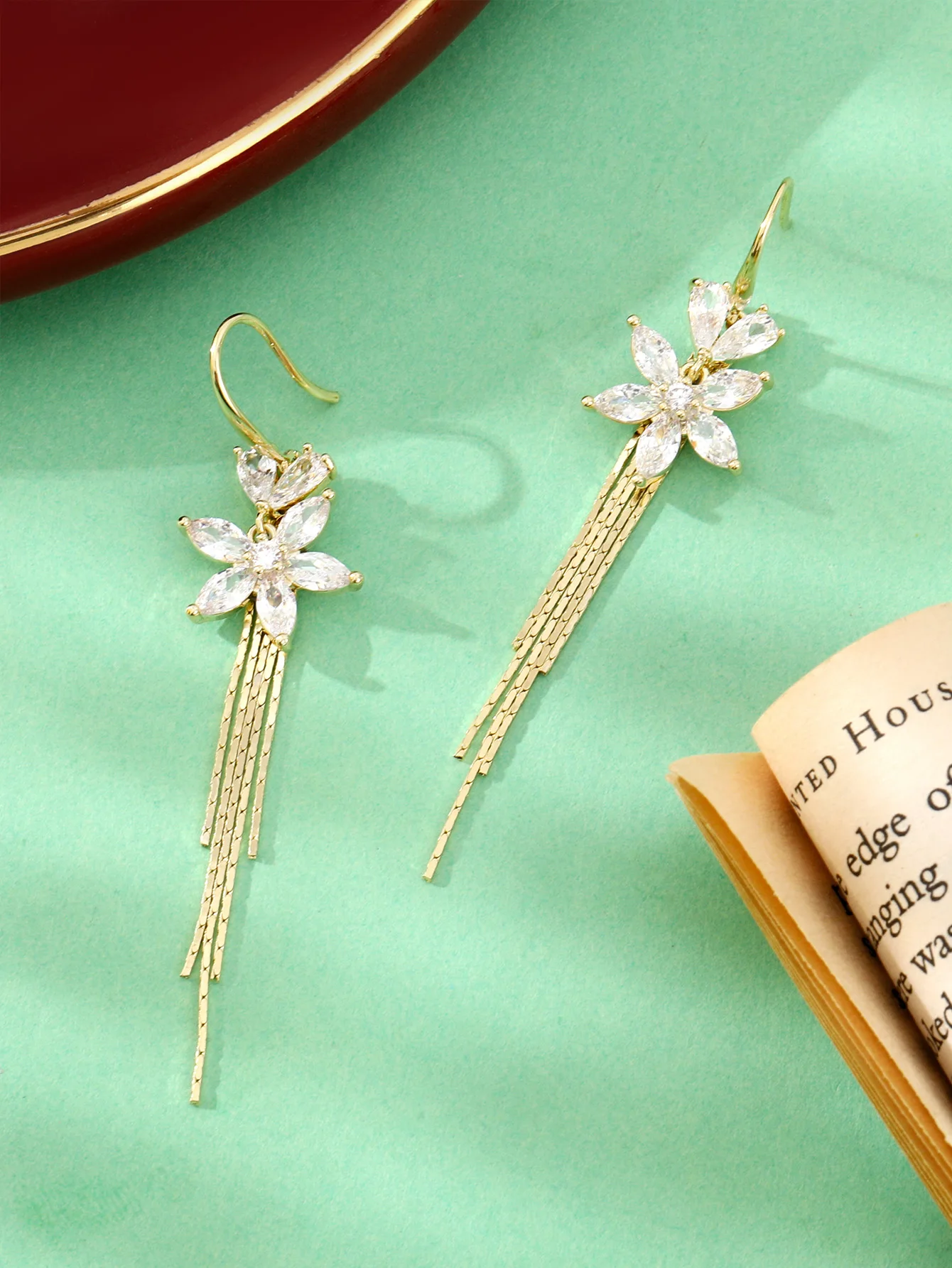 

Zircon flower long tassel earrings for women, niche design, light luxury, high-end feel, unique earrings, new fashionable temper