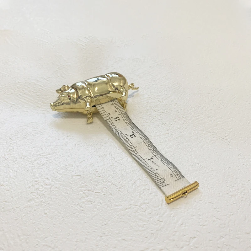 Golden Piggy Tape Measure, Soft Ruler with Piglet Design, Manual-Turn Leather Tape Measure for Dimensions