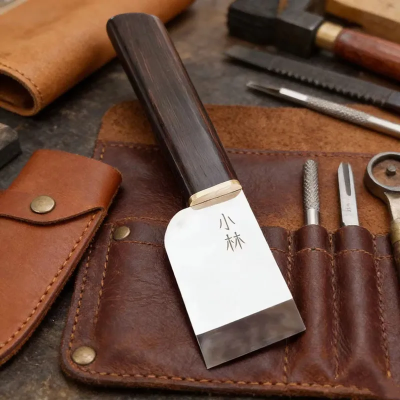 coltello-per-lavorazione-del-cuoio-di-tipo-giapponese-lama-in-acciaio-asp60-affilatissima-con-manico-in-ebano--finitura-a-specchio-per-taglio-di-precisione