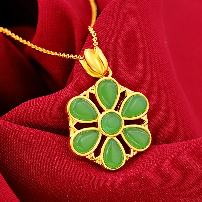 

Heart Charm & Elegant Inlaid Heart Green Chalcedony Pendant For Women 24K Gold AU999 | Warm green color, gentle and luxurious