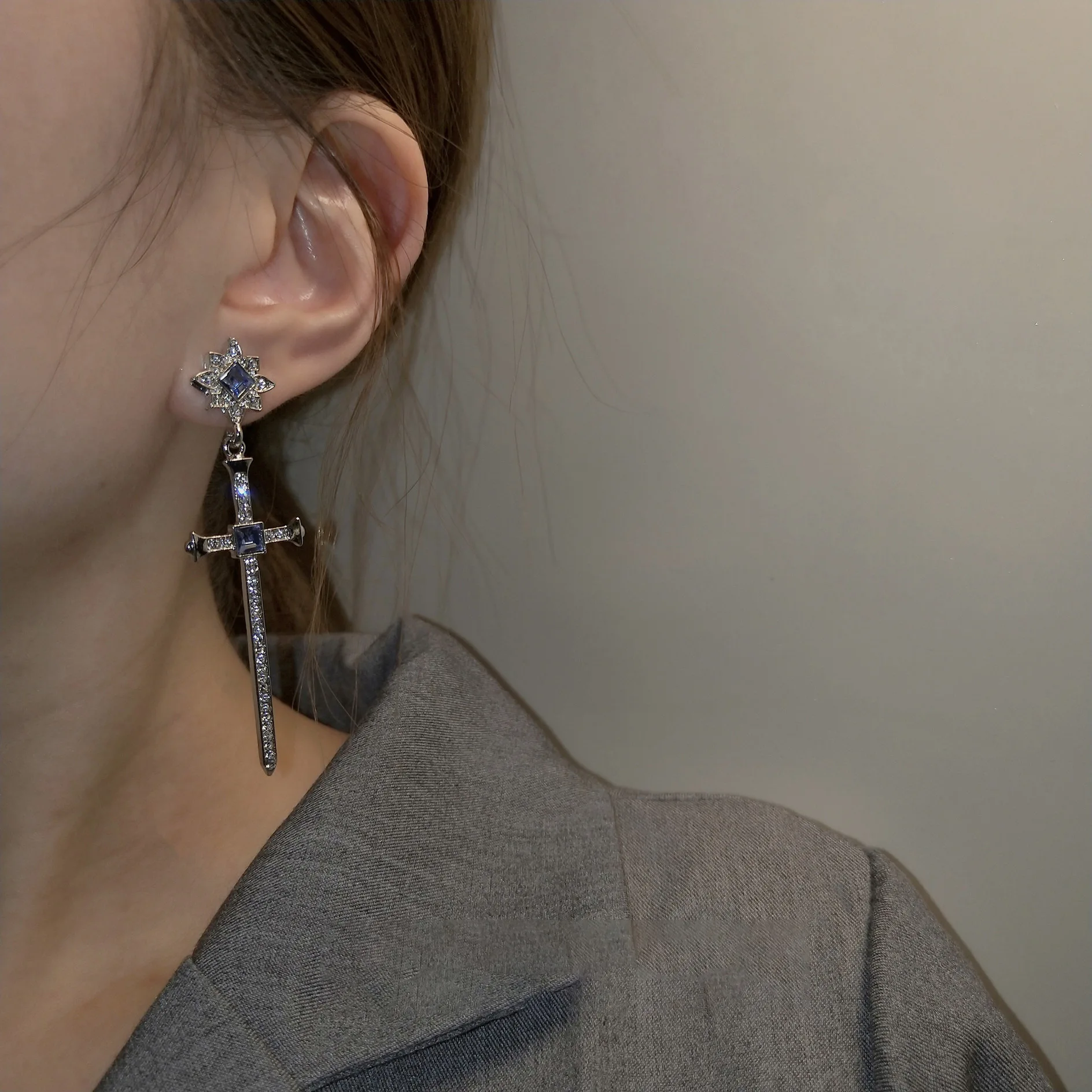 Pendiente de gota de Cruz de circón brillante Vintage para mujer, pendientes colgantes de espada de diamantes de imitación a la moda, accesorios de joyería de fiesta Punk, regalos