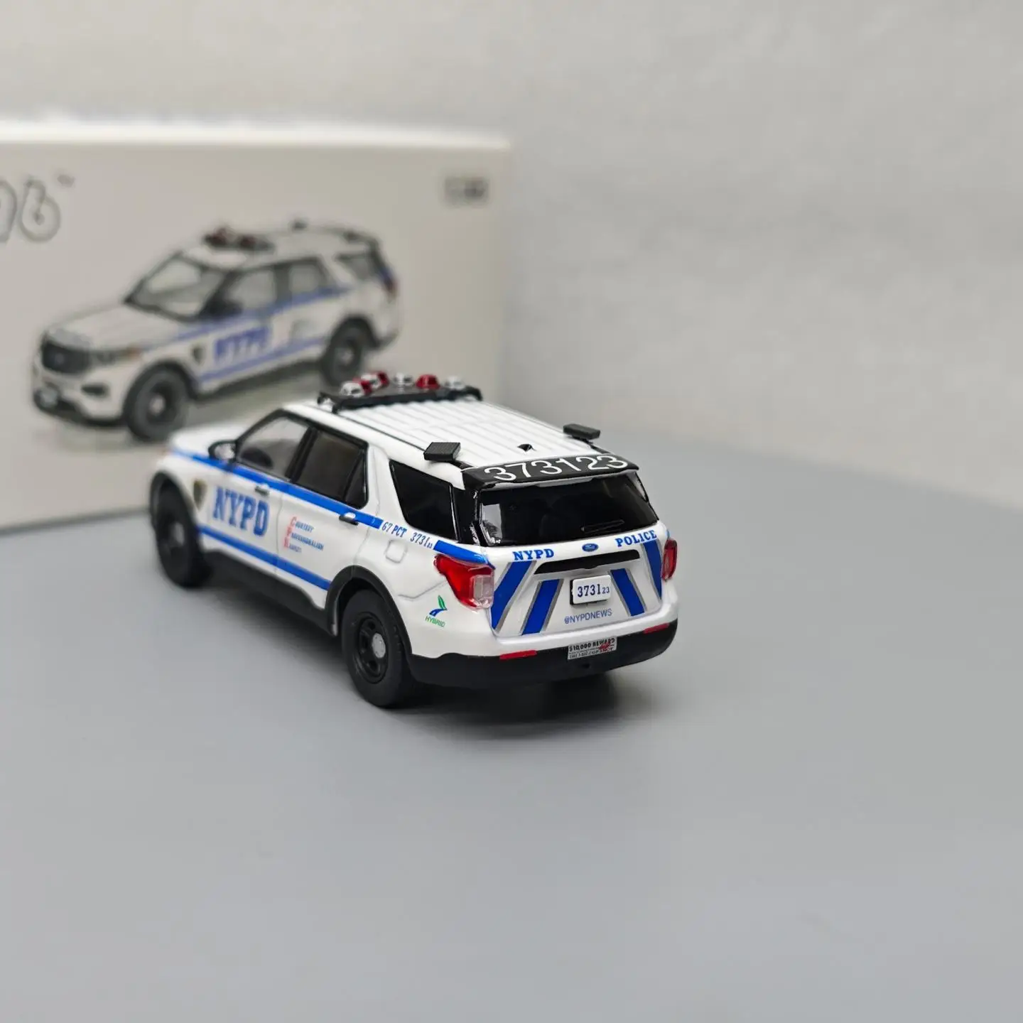 

1:64 Explorer Intercepts, универсальная полицейская машина-полицейский Нью-Йорк, имитация мини-автомобиля из сплава, коллекция подарочных игрушек