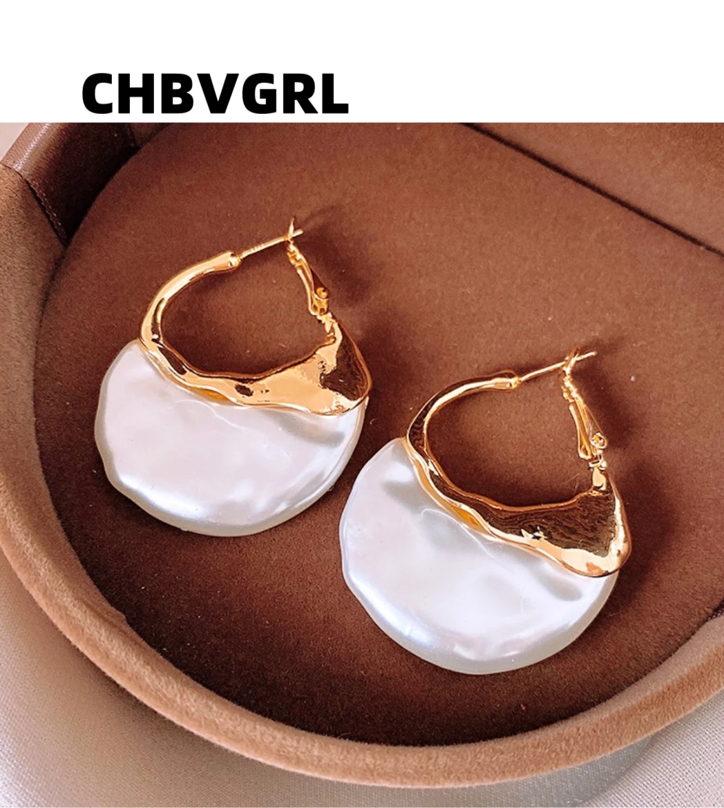 

European and American luxury pearl earrings, hot-selling earrings, fashionable and exaggerated ear ornaments.