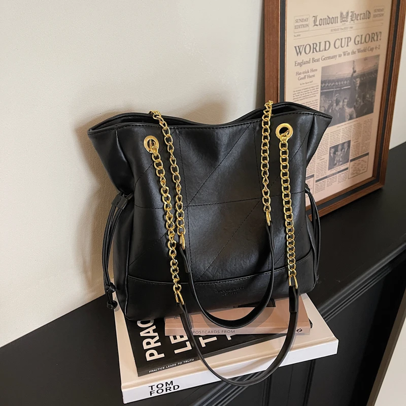 

Women Luxury Designer Shoulder Bags Chain Women Handbags Large Capacity Female Bag New Casual Fashion Ladies Commute Bags Black