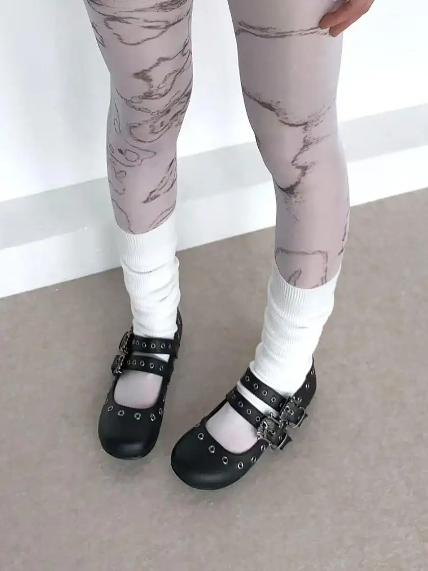 

Женские туфли на плоской подошве с металлическими заклепками в готическом стиле, Mary Jane oes, женские кожаные модели со скелетонизированной головкой и двойными булевыми широкими ножками