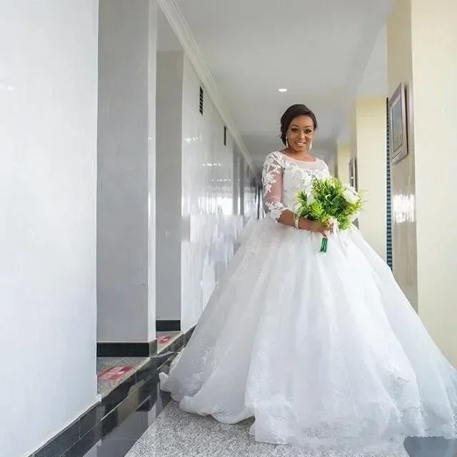 Abiti da sposa africani taglie forti personalizzati Maniche a 3/4 Applicazioni in pizzo Abito arabo sud Abiti da sposa lunghi personalizzati con strascico