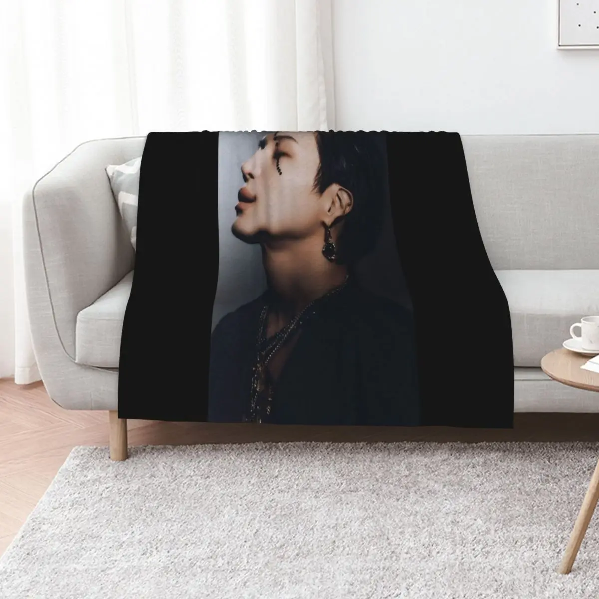 

SHINEE TAEMIN Throw Blanket Thin Soft Blanket for Summer Night Sleeping