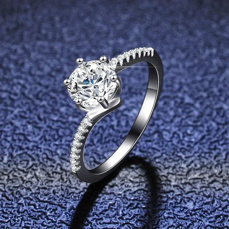 Dazzling Platinum PT950 Rings with Round D Color Moissanite Diamond and Flash Diamonds for Women Six Claw Flash Diamonds