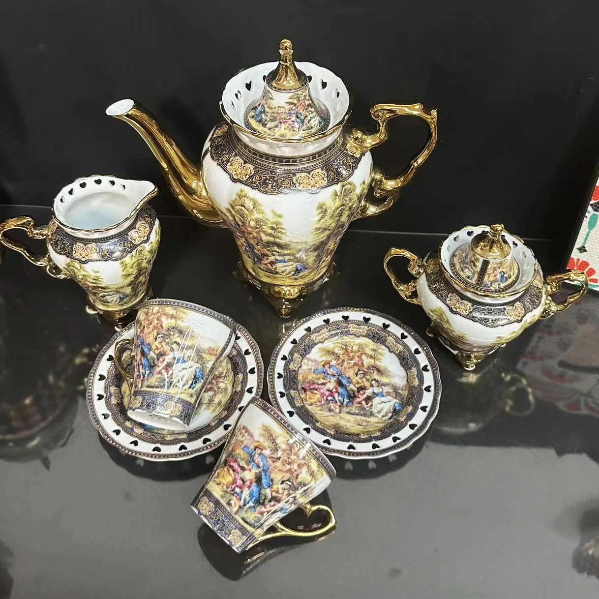 

Кофейный сервиз средневековой тематики с чайными чашками в королевском стиле и посудой для послеобеденного чая, роскошный европейский дизайн