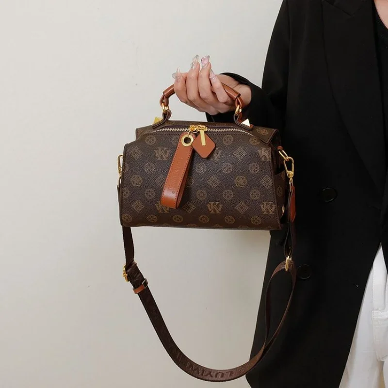 

2025 Archival-Inspired Shoulder Bag, Elevated Convertible Crossbody Purse for Women, Sculpted Vegan Leather Day to Night Tote