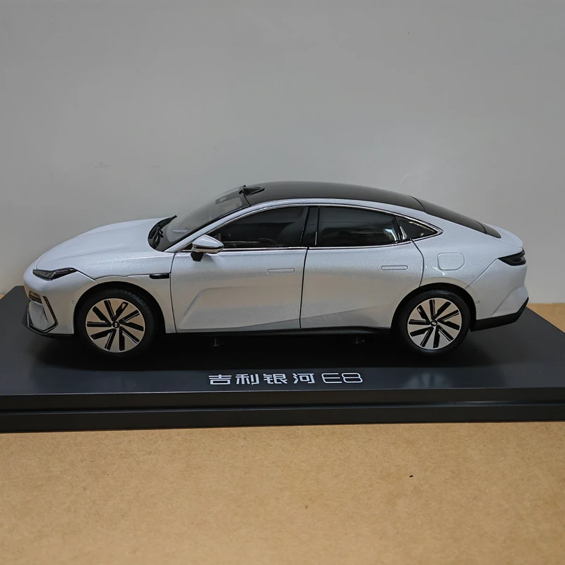 

Diecast 1:18 Scale Geely Galaxy E8 New Energy Alloy Simulation Car Model Collectible Toy Gift Souvenir Display Ornament