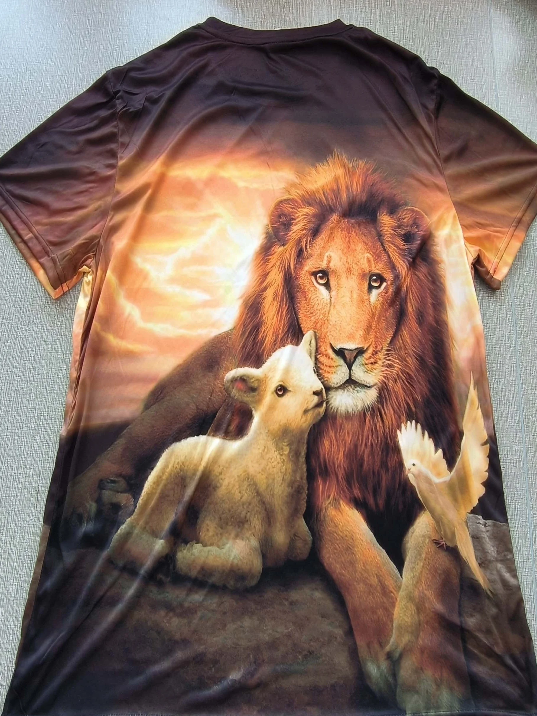 Men's Lion Lamb Peace Dove Print T-Shirt Sunset Wildlife Religious Symbol Crew Neck Casual Top