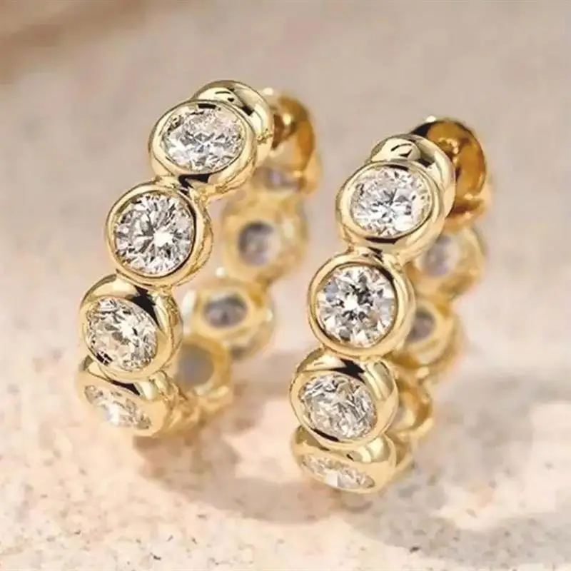 Huitan Damen-Creolen, goldfarben, luxuriös, für Hochzeit, Verlobung, vielseitiges Zubehör, eingelegt, glänzend, rund, CZ, modischer Damenschmuck