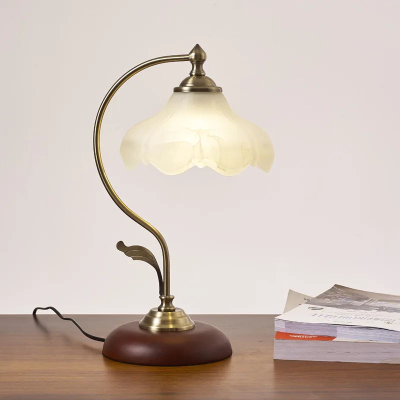 Imagem -05 - Vintage Brass Desk Lamp com Base de Madeira Lotus Shaped Tampa de Vidro Banco Sala de Estar Sala de Estudo Quarto Decoração do Escritório Candeeiro de Mesa