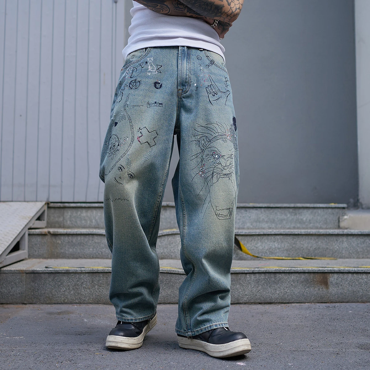 

Художественный узор, высококачественные потертые свободные модные мужские джинсы в стиле ретро с абстрактным узором, брюки