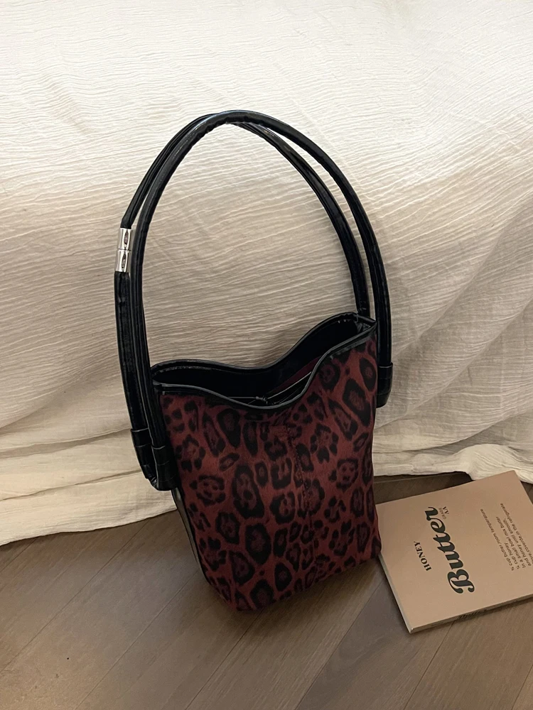 

Fashion Leopard Print Bucket Bag for Women Retro Suede Commuting Buckle Shoulder Bags Exquisite Versatile Shopping Handbags