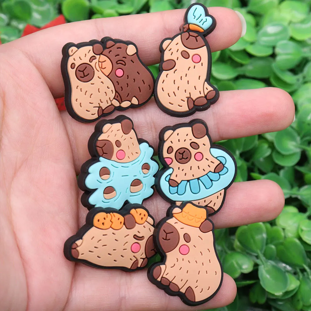 Mix 50pcs PVC Cartoon Animal Shoe Charms Kawaii Bear anello di nuoto cappello d'acqua sandali scarpe decorazione Kids Party regali di natale