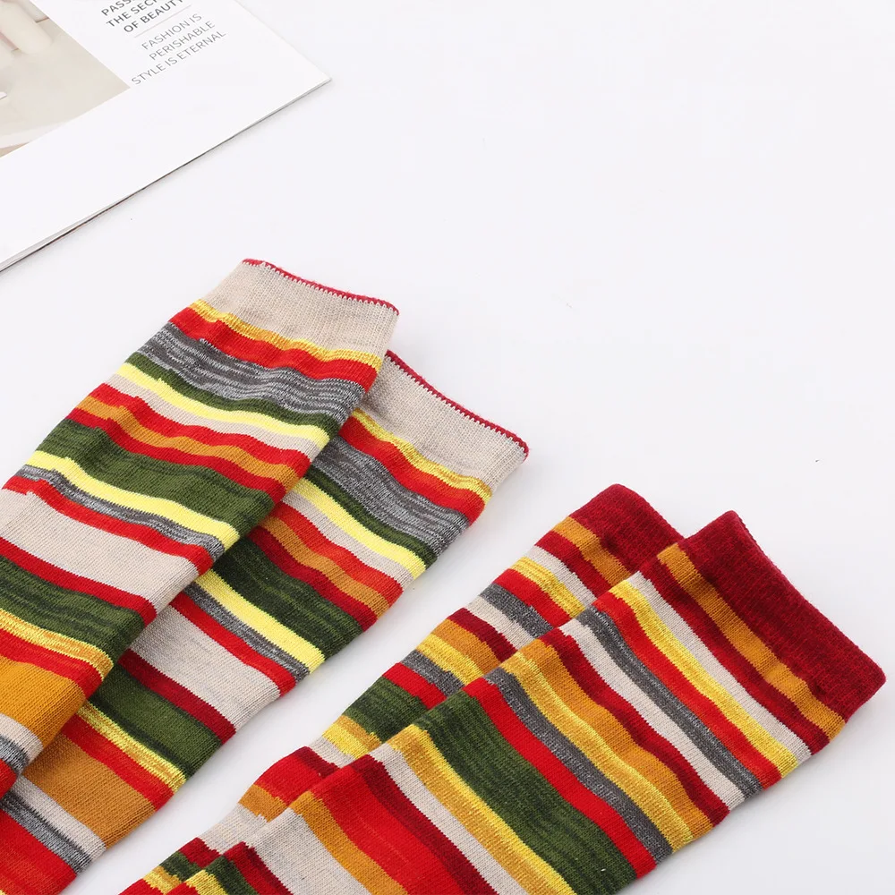Bunte gestreifte Damenstrümpfe, weihnachtliche farbige Kniestrümpfe aus Baumwolle – Detail 8
