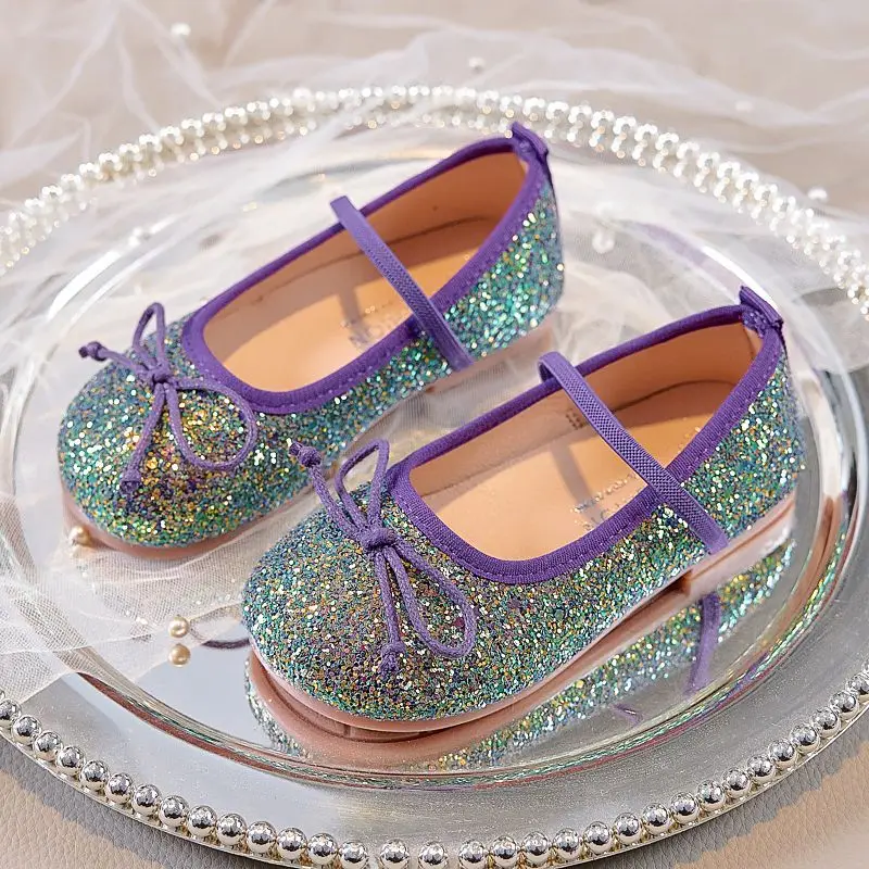 

Новинка 2026, кожаные туфли принцессы с кристаллами для девочек, танцевальная обувь для выступлений на мягкой подошве с блестками для детей, весенне-осенняя модная обувь