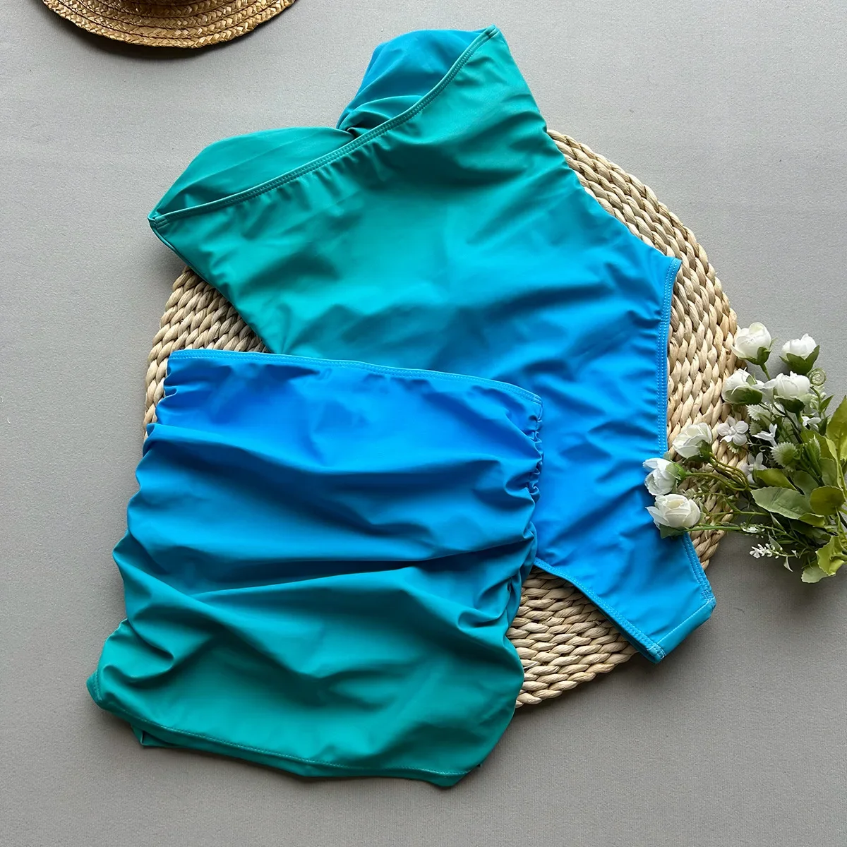 Tie Dye Bandeau ชุดว่ายน้ําวันพีซพร้อมกระโปรง 2025 ชุดว่ายน้ําสตรีเกาะอกกลวงออกชุดชายหาดที่หรูหรา