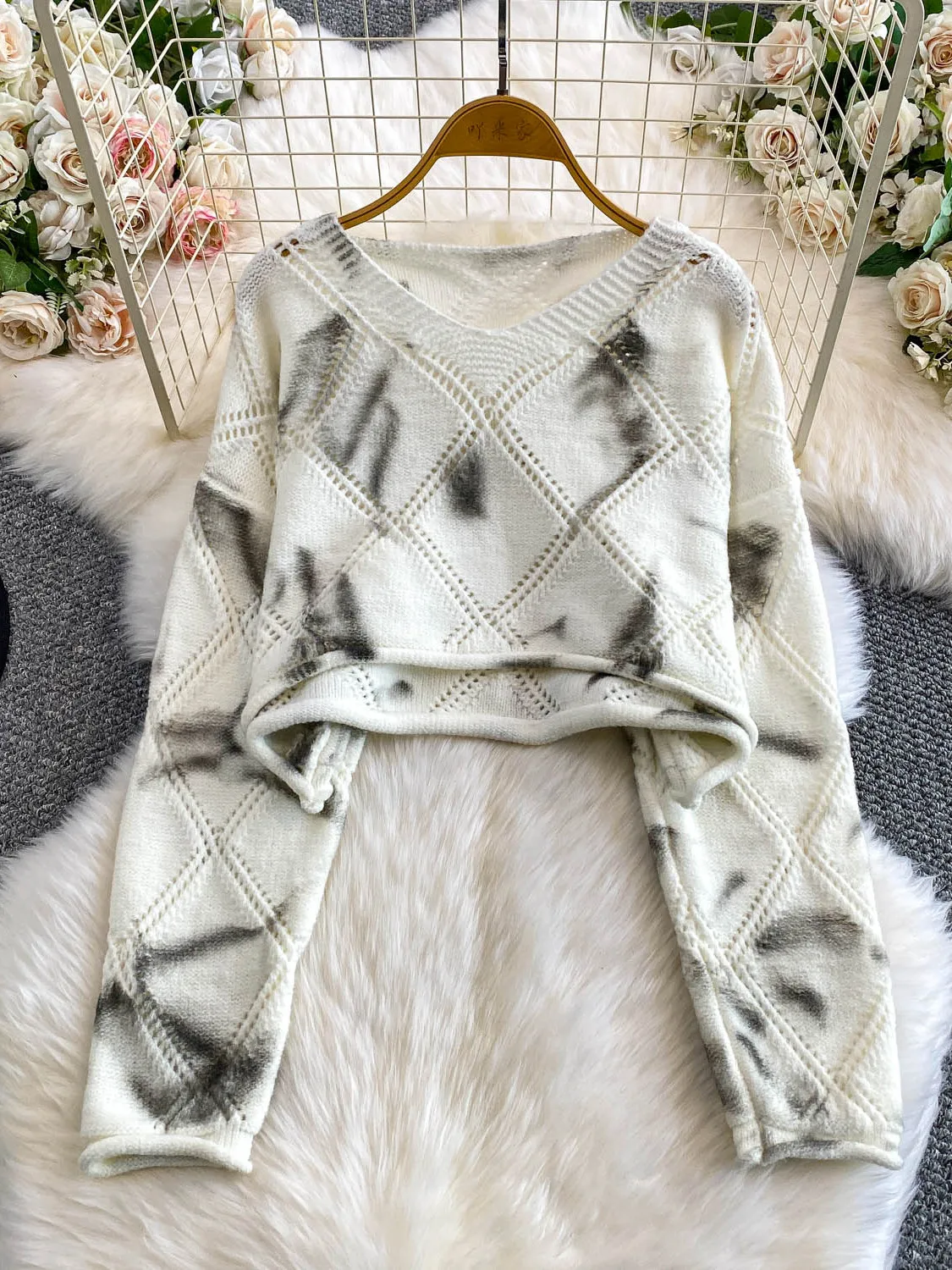 

Women's White Pullover Cropped Plaid Sweater Vintage 2000s Y2k Jumper Knitwear V-Neck Long Sleeves Hollow Sweater Autumn Clothes