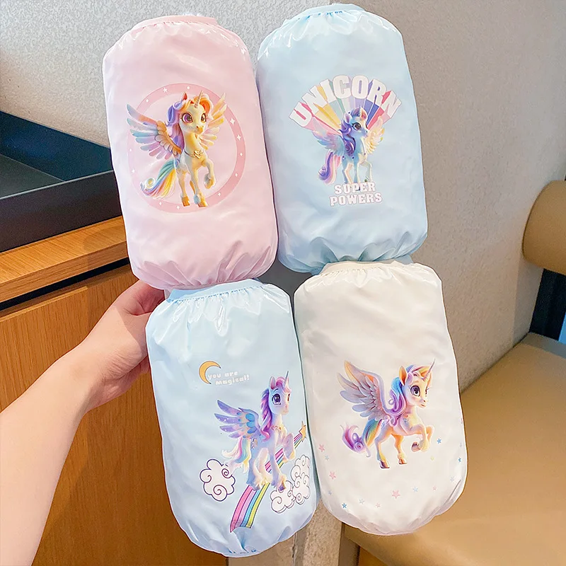 غطاء للأكمام مضاد للستانلس ستيل للأطفال من Miniso، غطاء مقاوم للماء للأولاد والبنات، أكمام واقية على شكل حصان كرتوني صغير