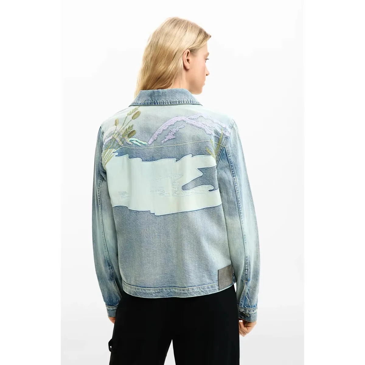 Spanish original embroidered patch short denim jacket with loose collar and fashionable women's jacket