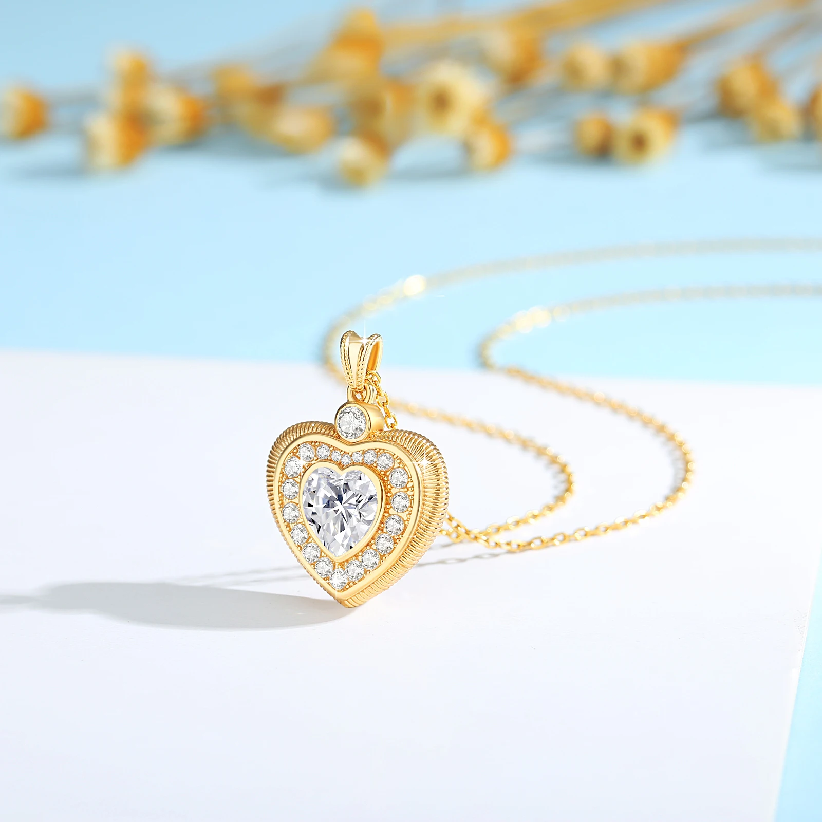 

GRA Certified 18K Gold Heart Cut Moissanite Pendant Necklace for Women Sweet Love Solitaire Choker Neck Chain Wedding Jewelry