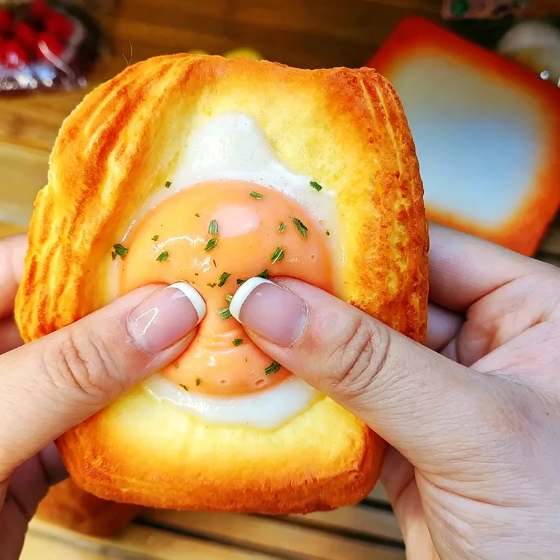 Simulation Fragrant Slow Rising Scented Fried Egg Toast Bread Cake Squishy Toy Squeeze Stress Relief Sensory Play Fidget Toy