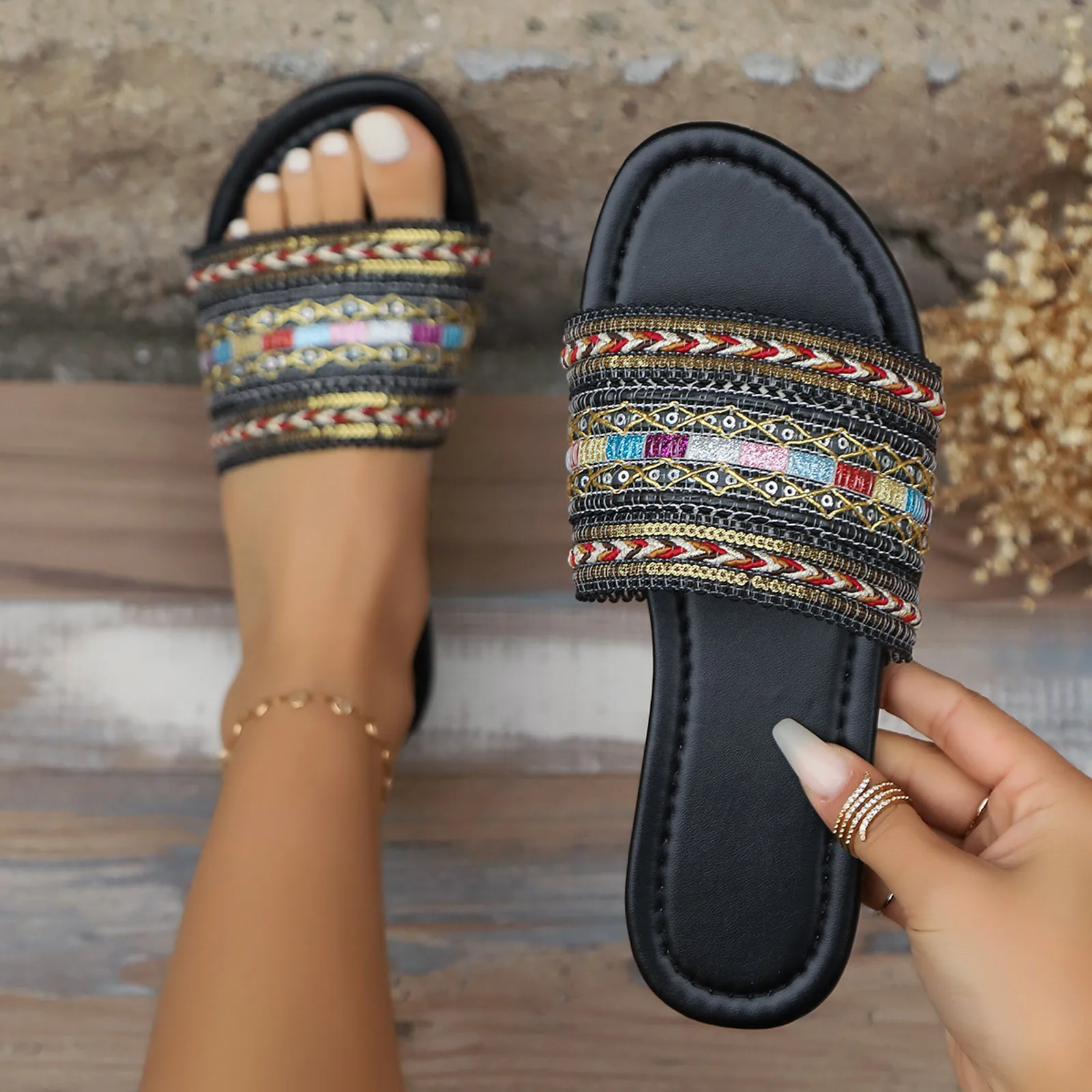 Summer Ethnic Style Embroidered Slippers Round Toe Flat Bottom Casual Boho Sandals Outdoor Fashion All Match Flip Flops Mujer