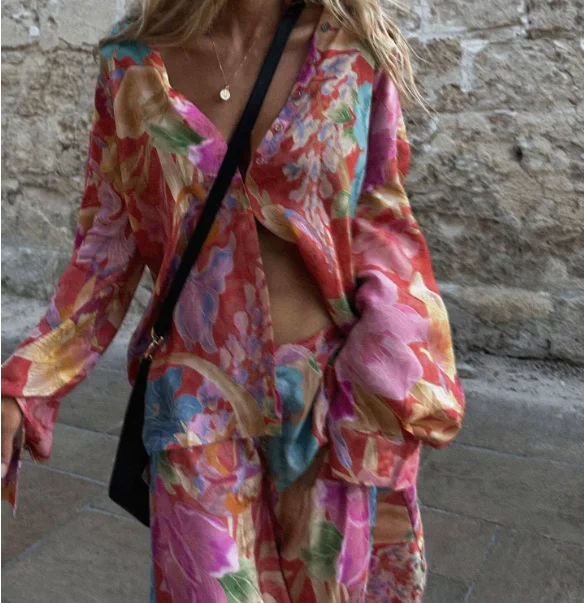 

Summer Vacation Style 2-Piece Fashionable Printed Long Sleeved V-Neck Loose Shirt Top and High Waisted Wide Leg Pants Set