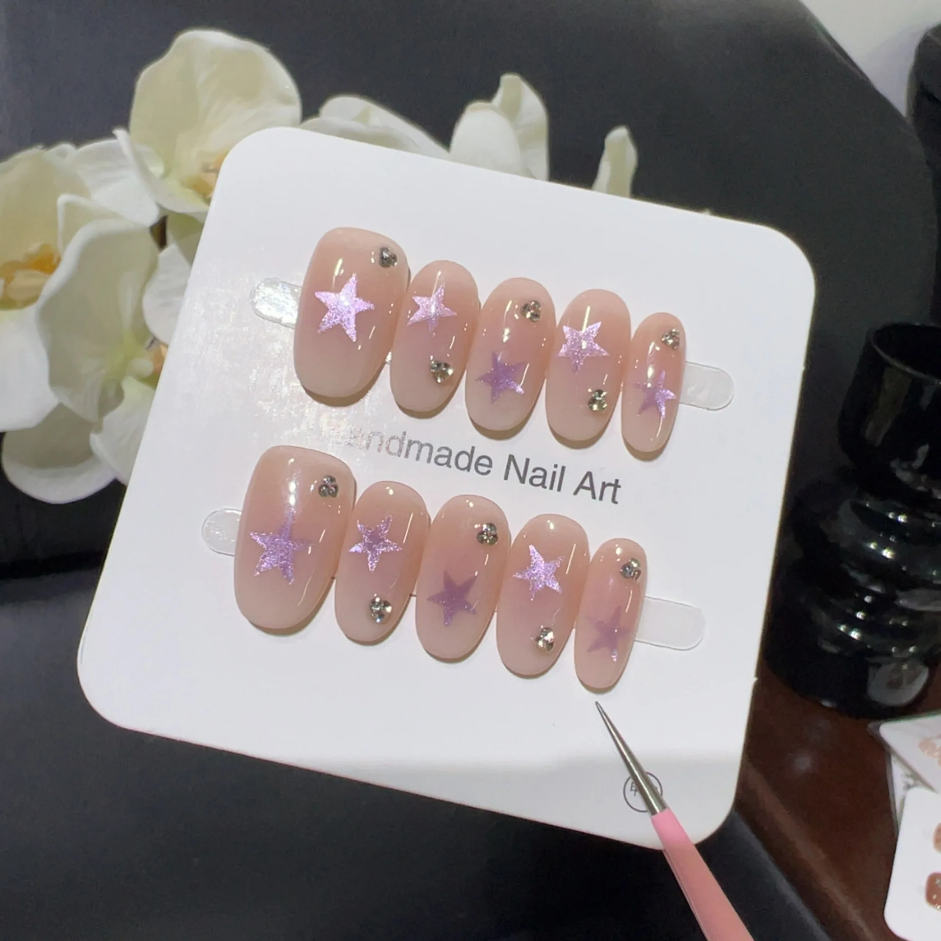 

10 шт., короткие овальные ногти ручной работы, французские телесные розовые градиентные блестящие фиолетовые звезды, накладные ногти, носимые накладные ногти, кончик