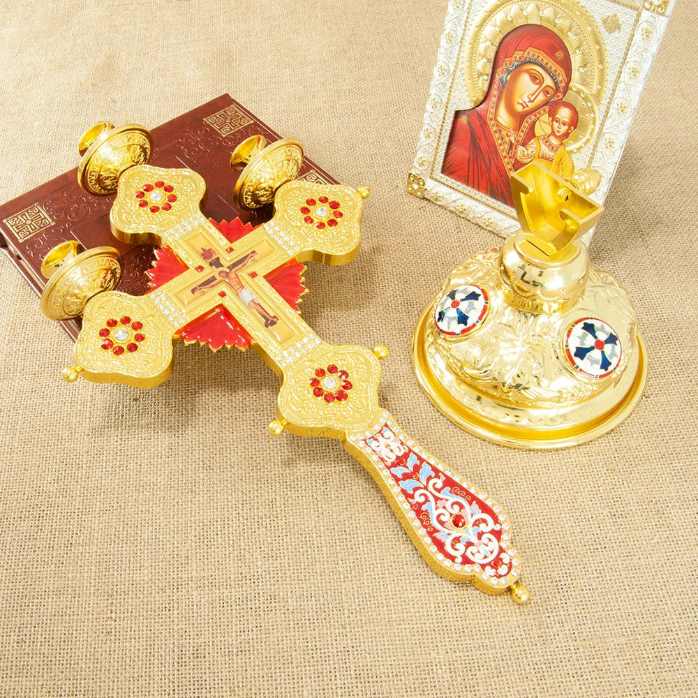 HTISOK Orthodoxer Kreuz-Kerzenhalter, Jesus-Kruzifix mit roter Emaille, vergoldeter Kreuz-Kerzenhalter für Kirchenandacht und Familiengebet – Detail 2