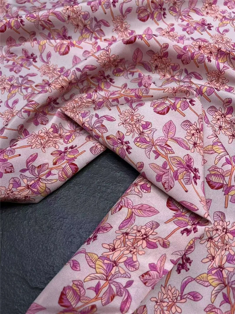 Novo m da família popular rosa pequeno floral imprimir tecido de seda artesanal diy camisa saia luz designer de luxo tecido por metro costura