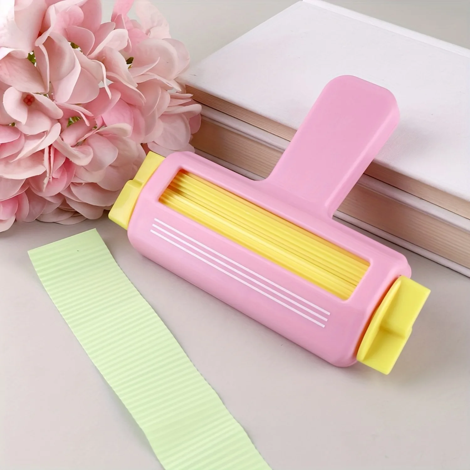 Stripe Pattern Plastic Embosser – Durable Crafting Roller for Enhanced Paper Textures, Back-to-School Projects & Stationery